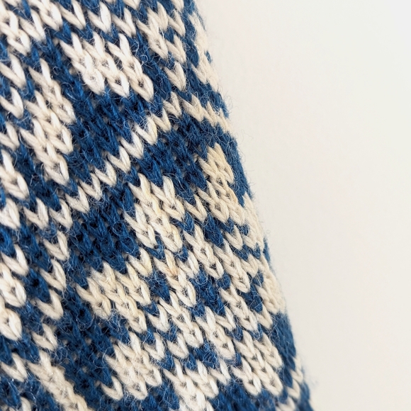 Traditional Norwegian Sweater - Picture 5 of 5